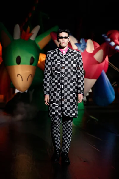 Look 11